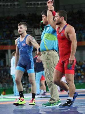 Jesse Thielke, left, is defeated by Azerbaijan's Rovshan Bayramov in the men's greco roman 59g kg wrestling quarterfinals.
