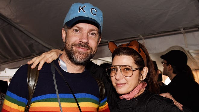 Jason Sudeikis and Marisa Tomei attend the rally at the Women's March on Washington.