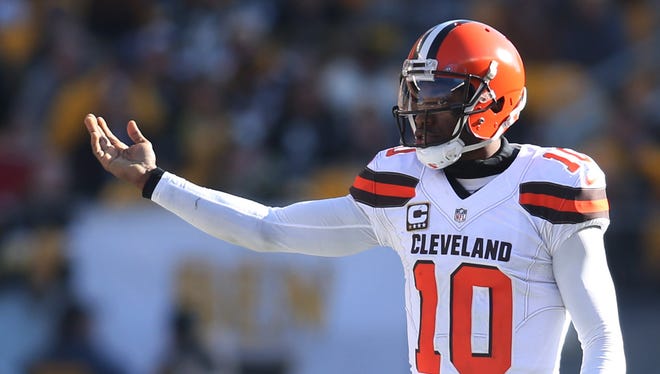 Jan 1, 2017; Pittsburgh, PA, USA;  Cleveland Browns quarterback Robert Griffin III (10) gestures at the line of scrimmage against the Pittsburgh Steelers during the first quarter at Heinz Field.