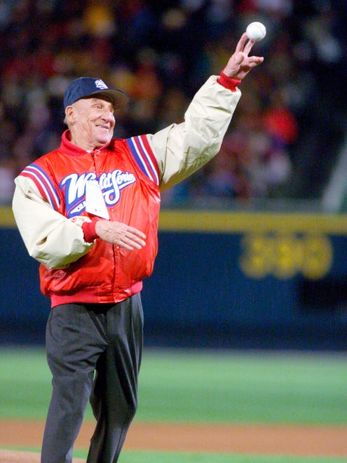 Hall of Fame pitcher Warren Spahn throws out the first pitch at Game 1 of the 1999 World Series.