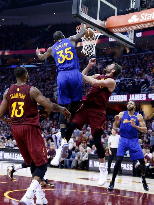 Golden State Warriors forward Kevin Durant dunks against Cleveland Cavaliers forward Kevin Love.