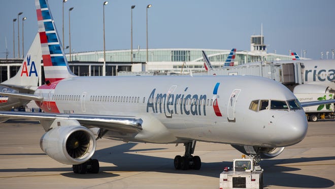 Crews push an American Airlines Boeing 757 out of the gate at Chicago O'Hare on June 27, 2015.