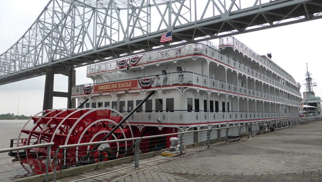 With its fluted funnels, gingerbread filigrees and red sternwheel, the American Eagle
evokes the great steam-powered paddlewheel boats of yore. By international
standards, the ship measures 3,506 gross tons.