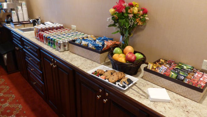 Coffee, tea, snacks, soft drinks and home made cookies are available in the Paddlewheel Lounge.