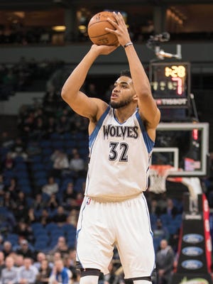 Minnesota Timberwolves center Karl-Anthony Towns (32) shoots the ball in the first half against the Phoenix Suns at Target Center.