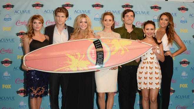 UNIVERSAL CITY, CA - AUGUST 11:  (L-R) Actors Ashley Benson, Keegan Allen, Sasha Pieterse, Troian Bellisario, Ian Harding, Janel Parrish and Shay Mitchell, winner of Choice TV Show: Drama for "Pretty Little Liars,"  attend the Teen Choice Awards 2013 at Gibson Amphitheatre on August 11, 2013 in Universal City, California.  (Photo by Jason Merritt/Getty Images) ORG XMIT: 174158847 [Via MerlinFTP Drop]