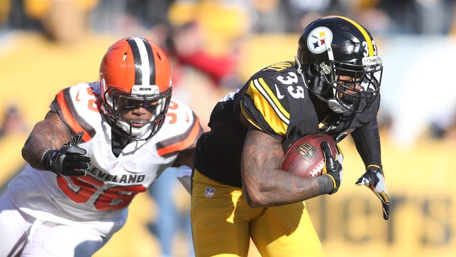 Pittsburgh Steelers running back Fitzgerald Toussaint (33 carries the ball against Cleveland Browns inside linebacker Christian Kirksey (58) during the first quarter at Heinz Field.