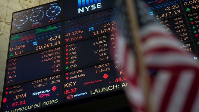 A video board displays the day's numbers at the closing bell of the Dow Industrial Average at the New York Stock Exchange April 27, 2017. (AFP PHOTO / Bryan R. Smith/AFP/Getty Images)