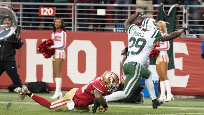 Jets running back Bilal Powell (29) scores the game-winning touchdown in overtime against the 49ers.
