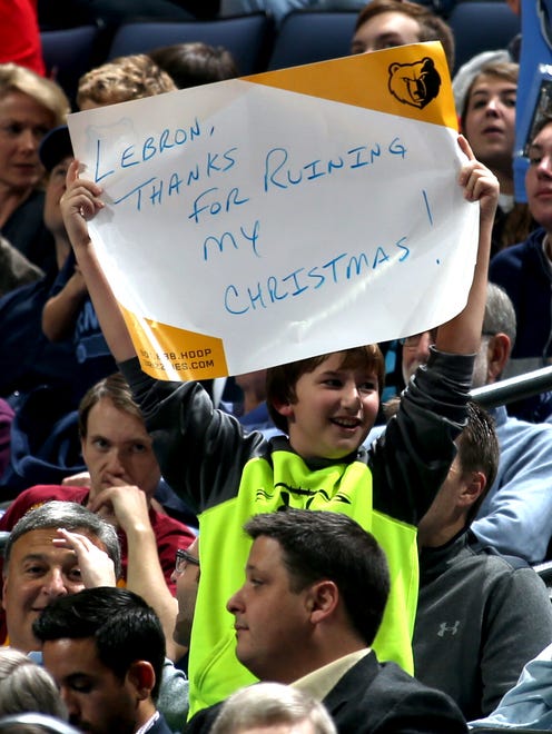 A young basketball fan holds a sign directed at LeBron James during the game against the Cavaliers.
