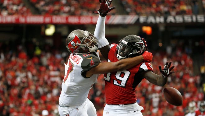 Atlanta Falcons outside linebacker De'Vondre Campbell (59) defends a pass intended for Tampa Bay Buccaneers tight end Austin Seferian-Jenkins (87) in the first quarter at the Georgia Dome.
