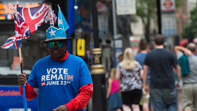 A man backing the 'Vote Remain' campaign walks along a street in London on June 22, 2016.