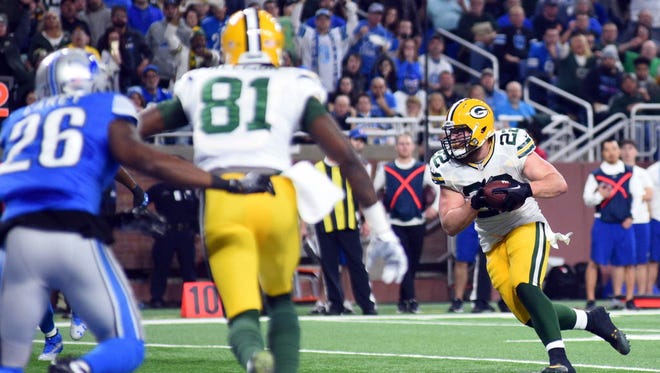 Packers fullback Aaron Ripkowski (22) runs for a touchdown during the second quarter against the Lions.