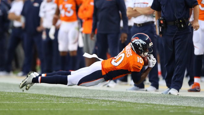 Denver Broncos wide receiver Emmanuel Sanders makes a diving catch in the first quarter against the Carolina Panthers.