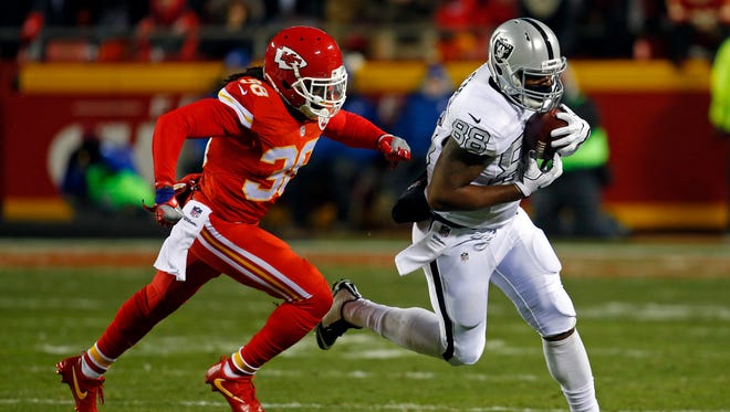 Oakland Raiders tight end Clive Walford (88) runs from Kansas City Chiefs strong safety Ron Parker (38) during the first half at Arrowhead Stadium.