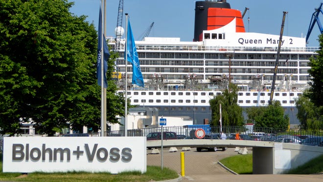 On May 27, 2016, Cunard Line's flagship Queen Mary 2 entered the #17 drydock
facility at Blohm and Voss in Hamburg, Germany, for a 19 day stem-to-stern
transformation.