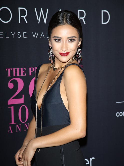 SANTA MONICA, CA - OCTOBER 18:  Shay Mitchell arrives at the 10th Annual Pink Party held at Santa Monica Airport on October 18, 2014 in Santa Monica, California.  (Photo by Michael Tran/FilmMagic) ORG XMIT: 518709763 ORIG FILE ID: 457481468