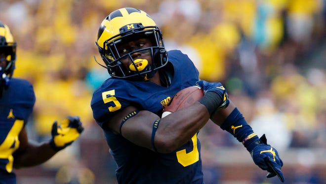Michigan Wolverines linebacker Jabrill Peppers (5) runs the ball on a punt return in the second quarter against the UCF Knights at Michigan Stadium.