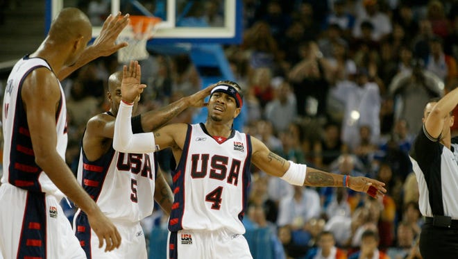 Tim Duncan and Stephon Marbury give congratulations to Allen Iverson near the end of regulation against Greece.
