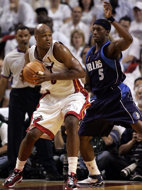 2006: Antoine Walker attempts to drive past Dallas Mavericks forward Josh Howard.