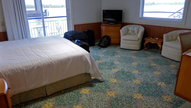 Owner's Suite 401 can be interconnected with the neighboring stateroom.
Together, with balconies included, they measure a total of 600-square-feet.