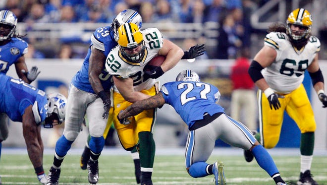 Packers fullback Aaron Ripkowski (22) runs the ball against Lions.