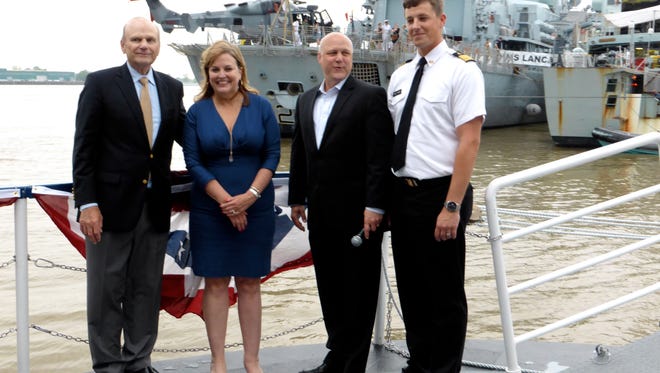 The American Eagle was christened by New Orleans' First Lady Cheryl Landrieu,
wife of Mayor Mitch Landrieu on April 25, 2015. Flanking the godmother and mayor
are American Cruise Lines CEO Charles Robertson (left) and American Eagle's
Captain Max Taber (right).