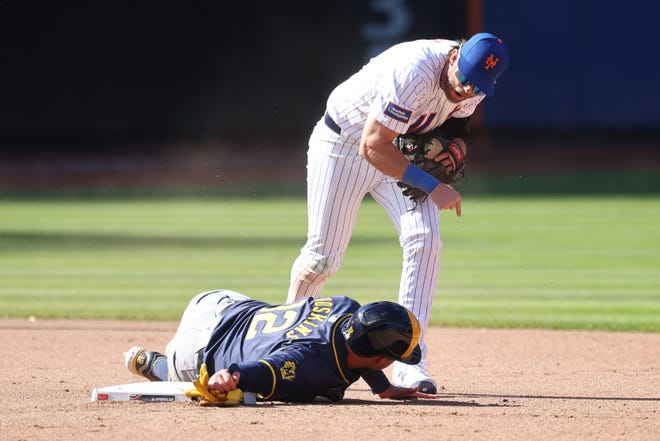 Mets second baseman Jeff McNeil reacts after forcing out Milwaukee Brewers first baseman Rhys Hoskins during the eighth inning. Read the story here