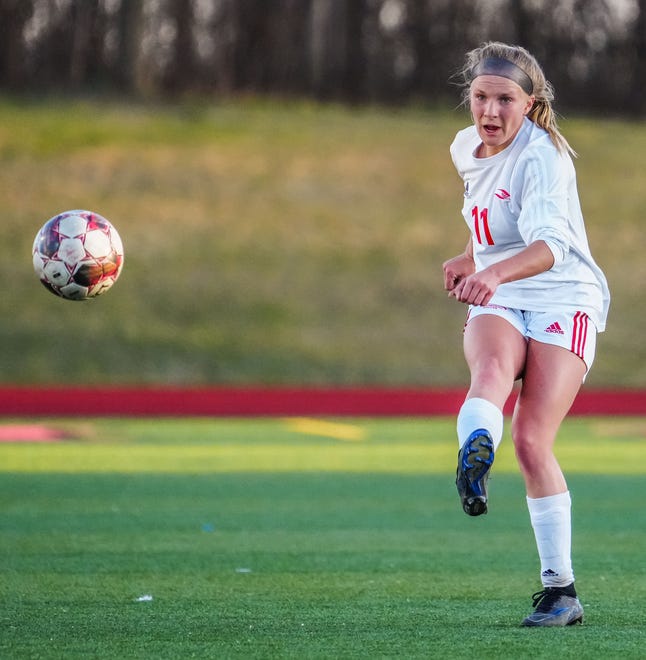 Arrowhead's Brylie Walos (11) sends the ball downfield during the match at Pewaukee, Friday, April 12, 2024.