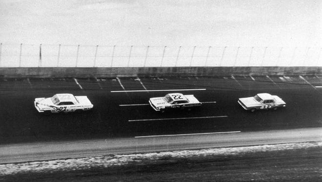 Junior Johnson leads Fireball Roberts and Richard Petty during the 1962 Daytona 500. Roberts won the 1962 race two years after Johnson won his lone title in 1960.